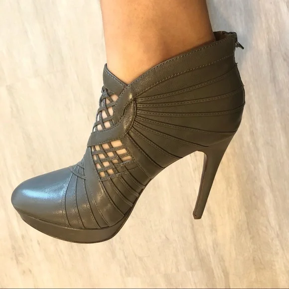 Elie Tahari Bria Gray Bootie Heel Laticed Web 8.5 - Picture 10 of 10